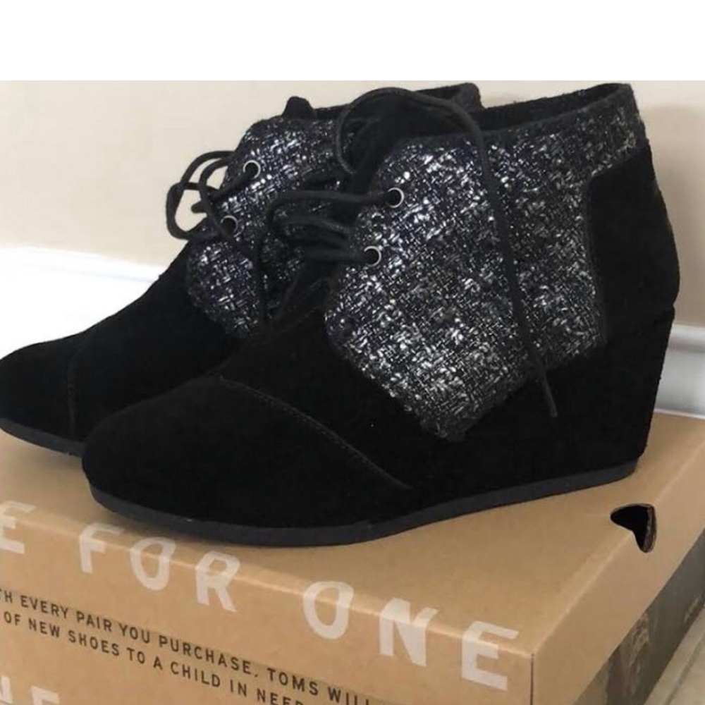 TOMS desert wedge black suede bootie. Sz 13Y